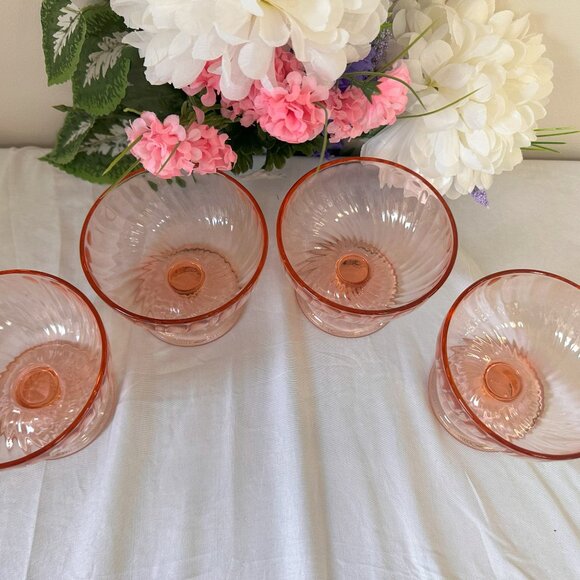 Vintage Arcoroc Rosaline Pink Swirl 4 Dessert Bowls French Pressed Glass Footed - Picture 5 of 5